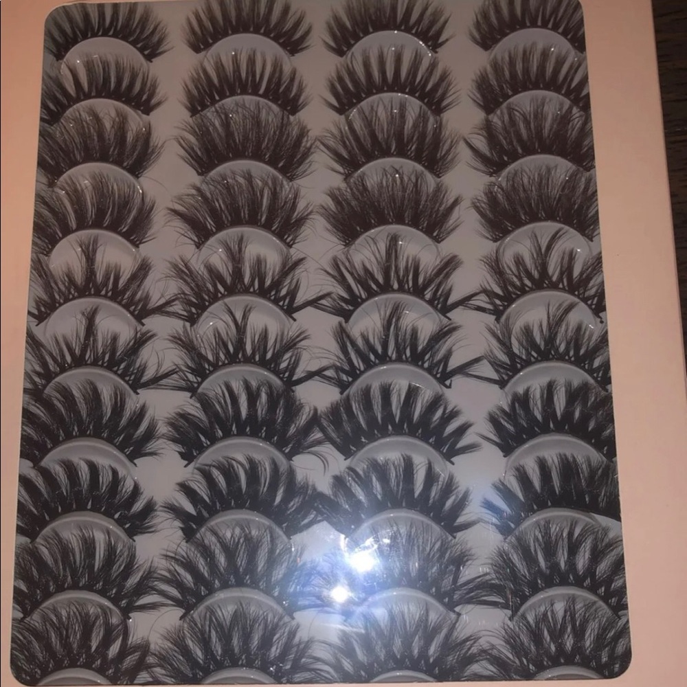 False Longlasting Eyelashes - 40 pieces